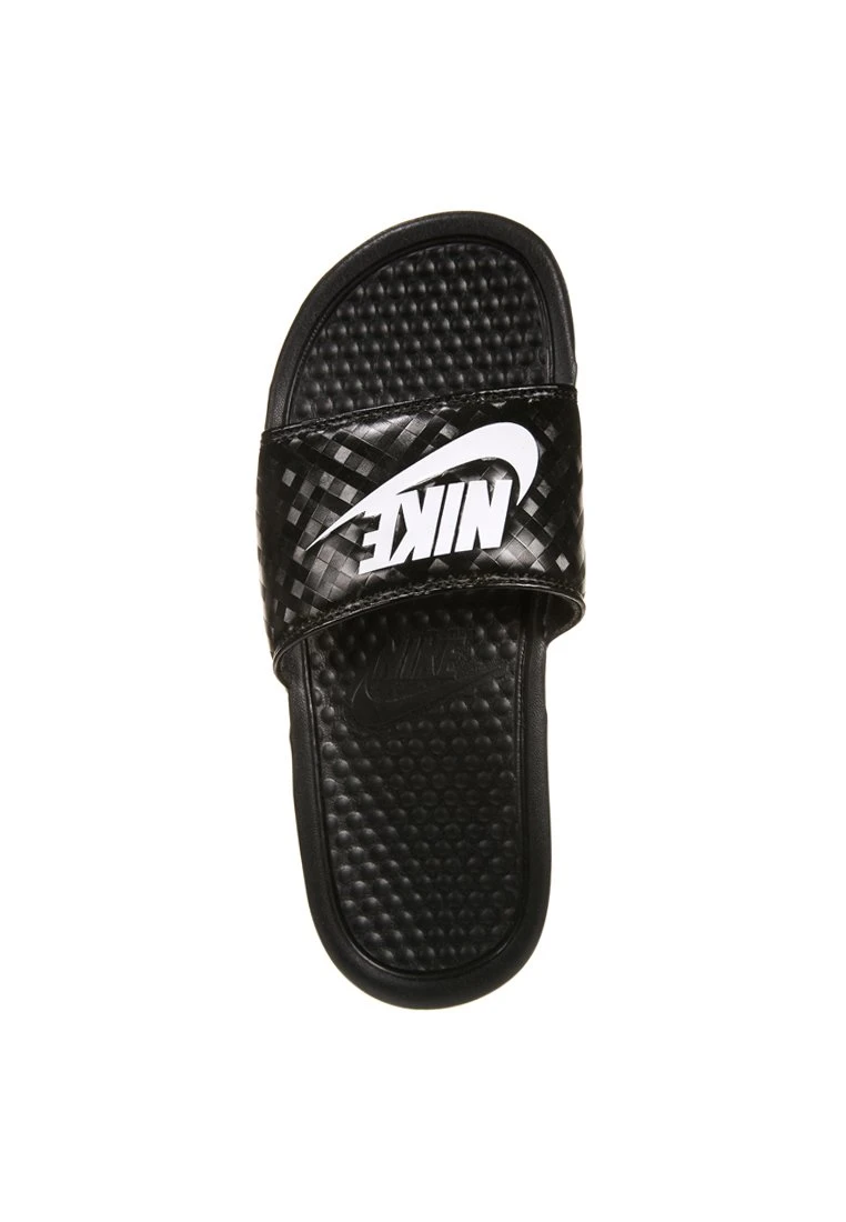 Nike Sportswear Benassi- Sandalias Planas - Black/White 5 Nike Sportswear Benassi- Sandalias Planas - Black/White - Imagen 5