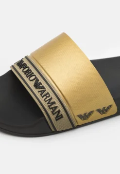 EA7 Emporio Armani Sport Tape Slide Unisex - Sandalias Planas - Black/Gold -Outlet Havaianas Tienda 1691098691a040a4ba0dc683c578c8fe scaled