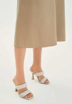 Kazar Island On A Heel With Soft Straps - Sandalias - Beige