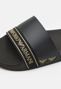 EA7 Emporio Armani Sport Tape Slide Unisex - Sandalias Planas - Full Black/Gold -Outlet Havaianas Tienda 282ebe7c511e4cbb9e1b246225214f66 scaled