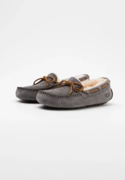 Ugg Dakota - Pantuflas - Pewter -Outlet Havaianas Tienda 2db165e1717d4e25a82a7752edf2efbe scaled