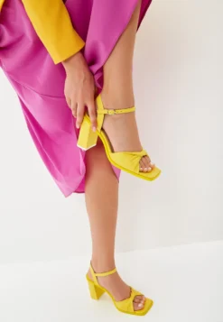 Sandalias De Tacón - Yellow -Outlet Havaianas Tienda 83b1eff066864a1daca530f95893a0b4 scaled