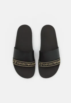 EA7 Emporio Armani Sport Tape Slide Unisex - Sandalias Planas - Full Black/Gold -Outlet Havaianas Tienda 9011400cf5e24c9782e60d25ef5c7d2c scaled