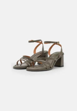 Billi Bi Sandalias - Army Green -Outlet Havaianas Tienda 9d6cf4cf4725403c8b53f97115b8e482 scaled