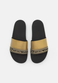 EA7 Emporio Armani Sport Tape Slide Unisex - Sandalias Planas - Black/Gold -Outlet Havaianas Tienda b5fb368bcd9c4aa09ce89dac82f1d50c scaled