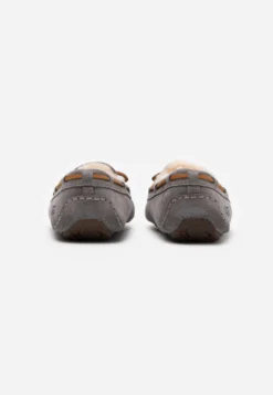 Ugg Dakota - Pantuflas - Pewter -Outlet Havaianas Tienda b770e05a38714be898201bb7f37e44dd scaled