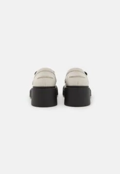 Furla College Loafer- Mocasines - Marshmallow/Nero 10 Furla College Loafer- Mocasines - Marshmallow/Nero -Outlet Havaianas Tienda b7f4e91ae89a46768b10059f6625ae07