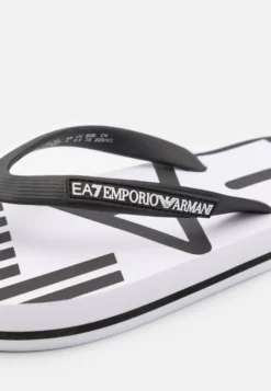 EA7 Emporio Armani Water Sports Oversize Logo Unisex - Sandalias De Dedo - White/Black -Outlet Havaianas Tienda c1d0657f8b0c4c7f97be75dfaa32ceae scaled