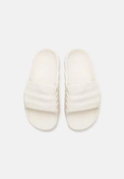 Adidas Originals Adilette- Chanclas De Baño - Off White/Core Black 11 Adidas Originals Adilette- Chanclas De Baño - Off White/Core Black -Outlet Havaianas Tienda f91f8c7c58a44aeeaa30f52ad88adb8f
